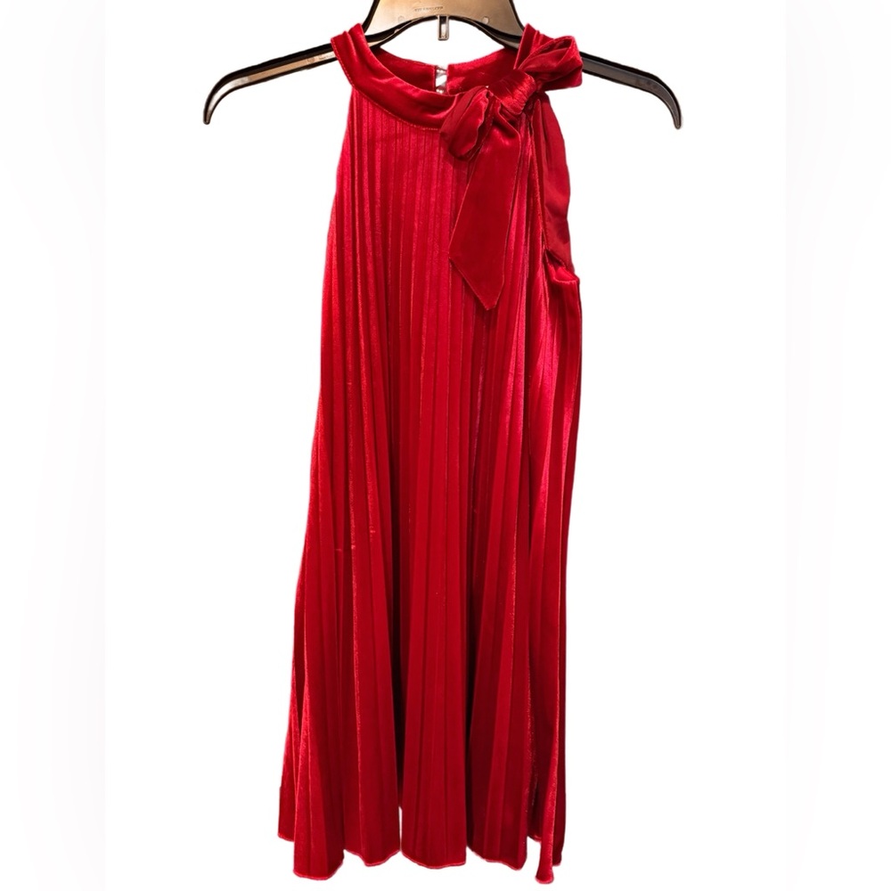 Elegant Red Sleeveless Dress with Bow